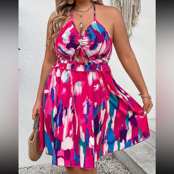 Plus size allover print halter dress - Picture 4 of 8